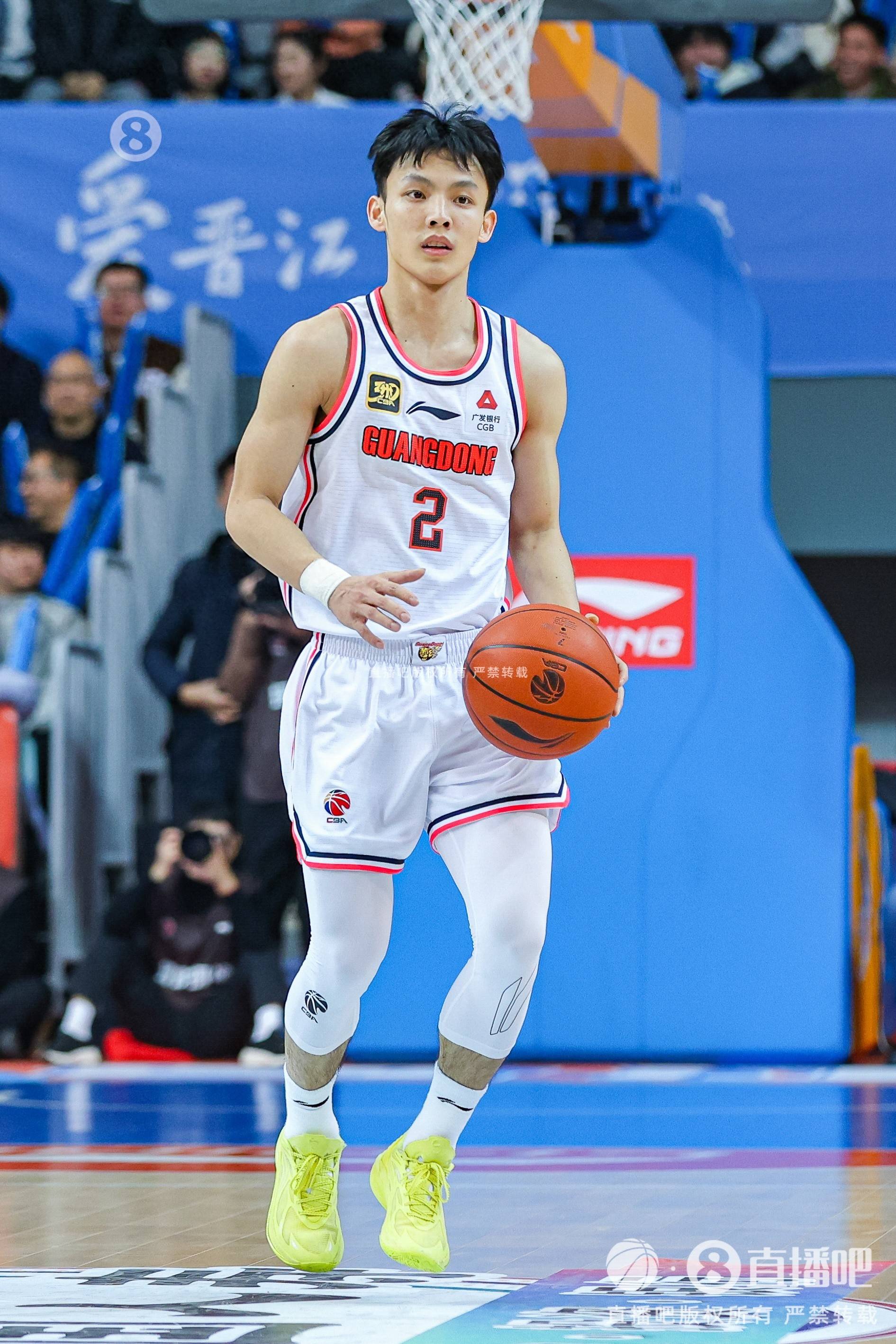 球场上的斗志，球员尽展风采的简单介绍