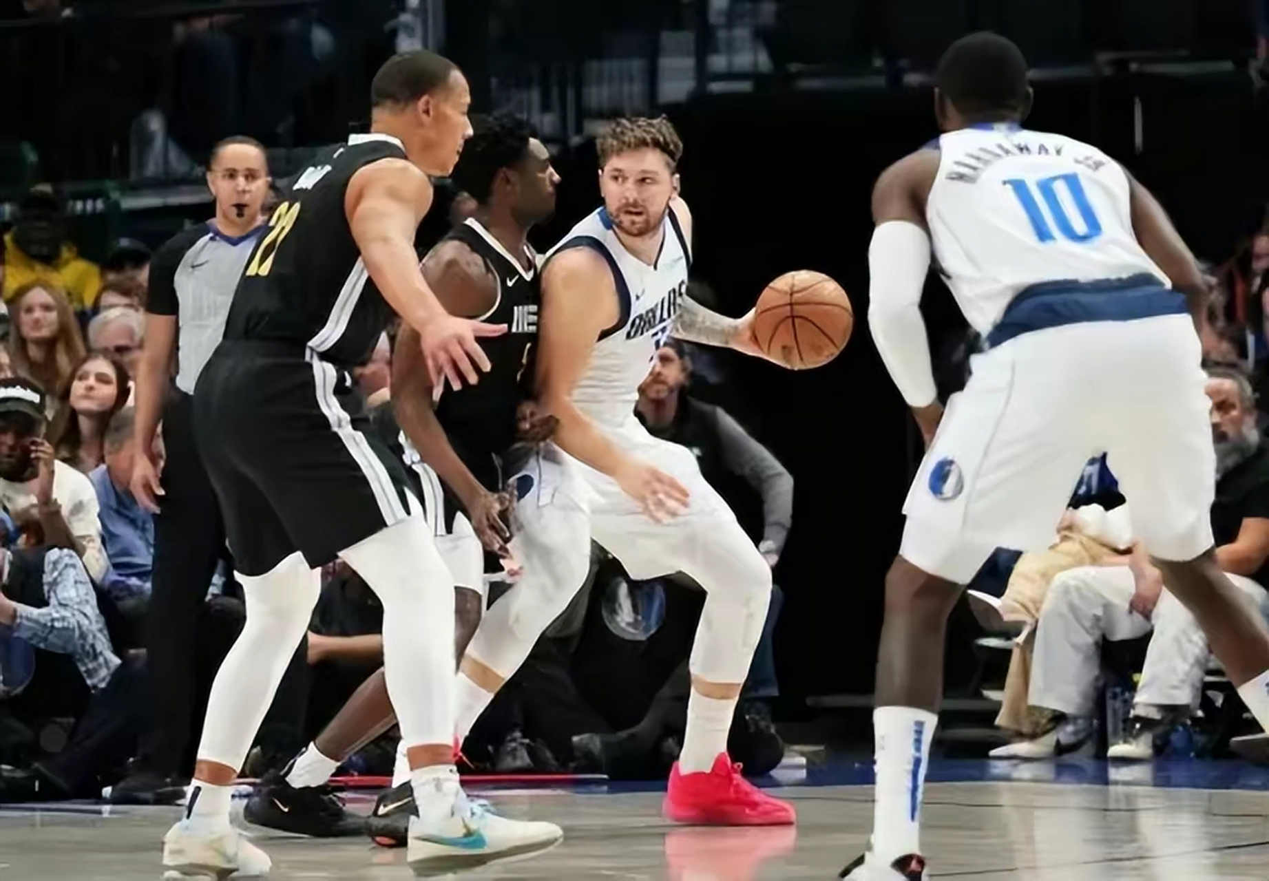 包含灰熊大胜独行侠!球员表现出色,奠定胜利基础的词条 包含灰熊大胜独行侠!球员表现出色,奠定胜利基础的词条