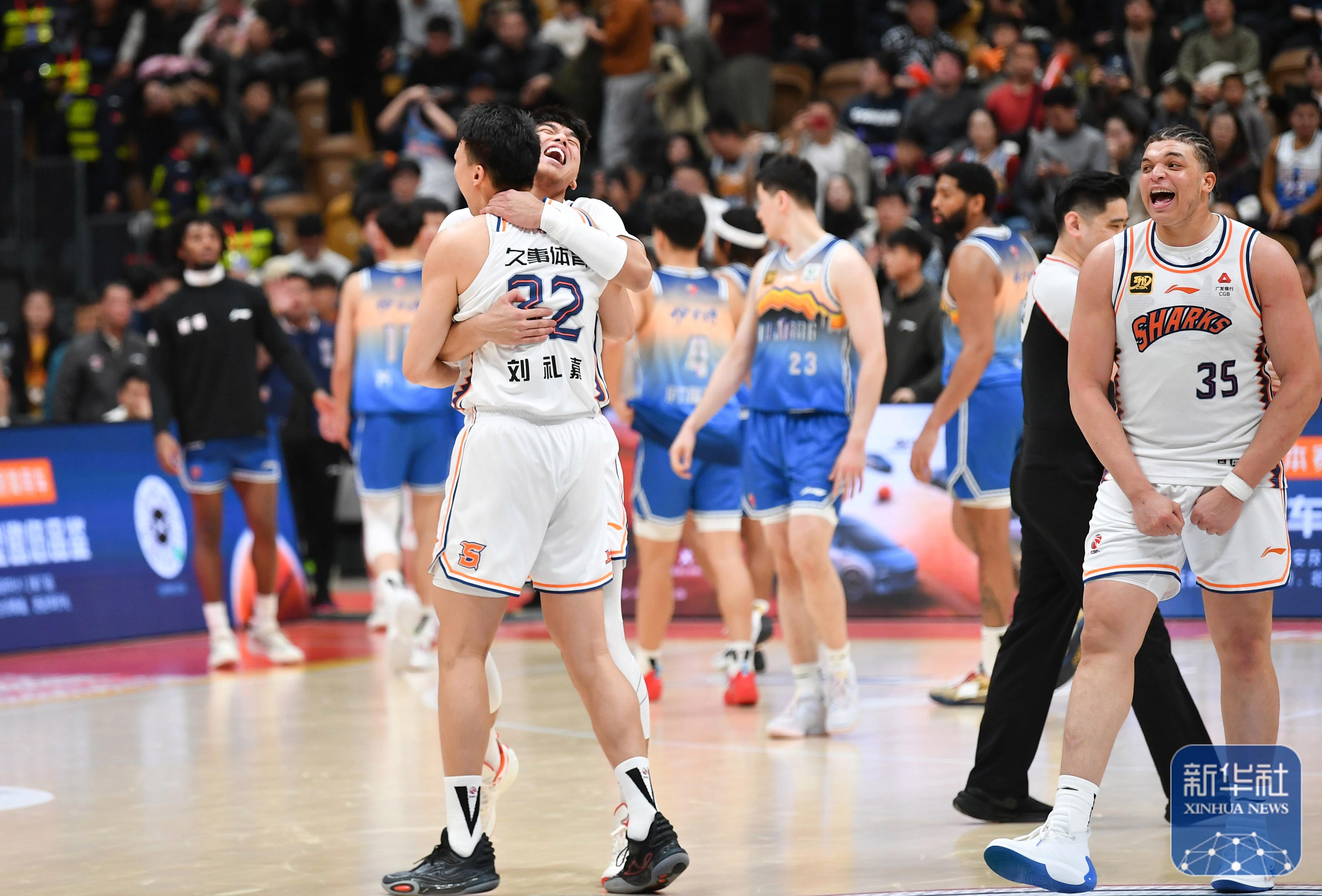 世俱杯官网-关于上海男篮在比赛中奋力一搏，赢得胜利的信息