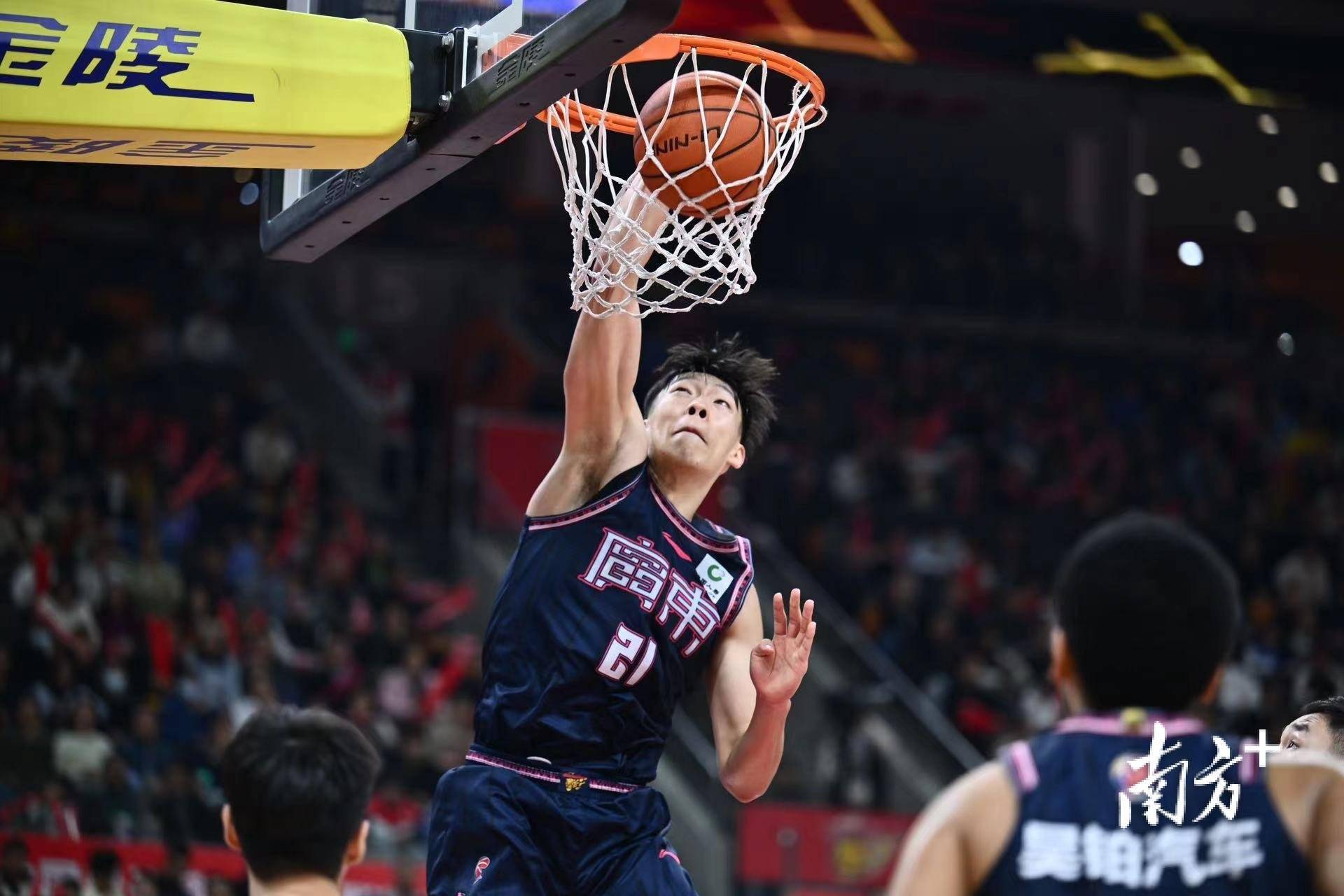 世俱杯参赛资格-广东队主场擒福建队，保持全胜势头