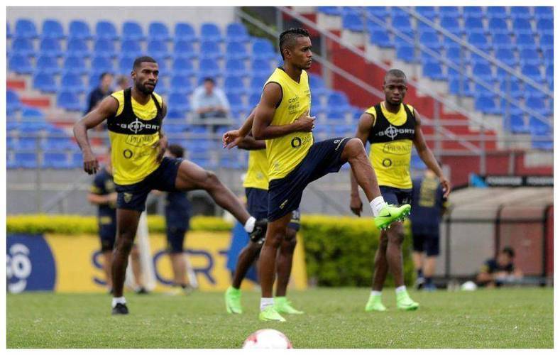 伊朗队面对厄瓜多尔队的挑战 伊朗队面对厄瓜多尔队的挑战