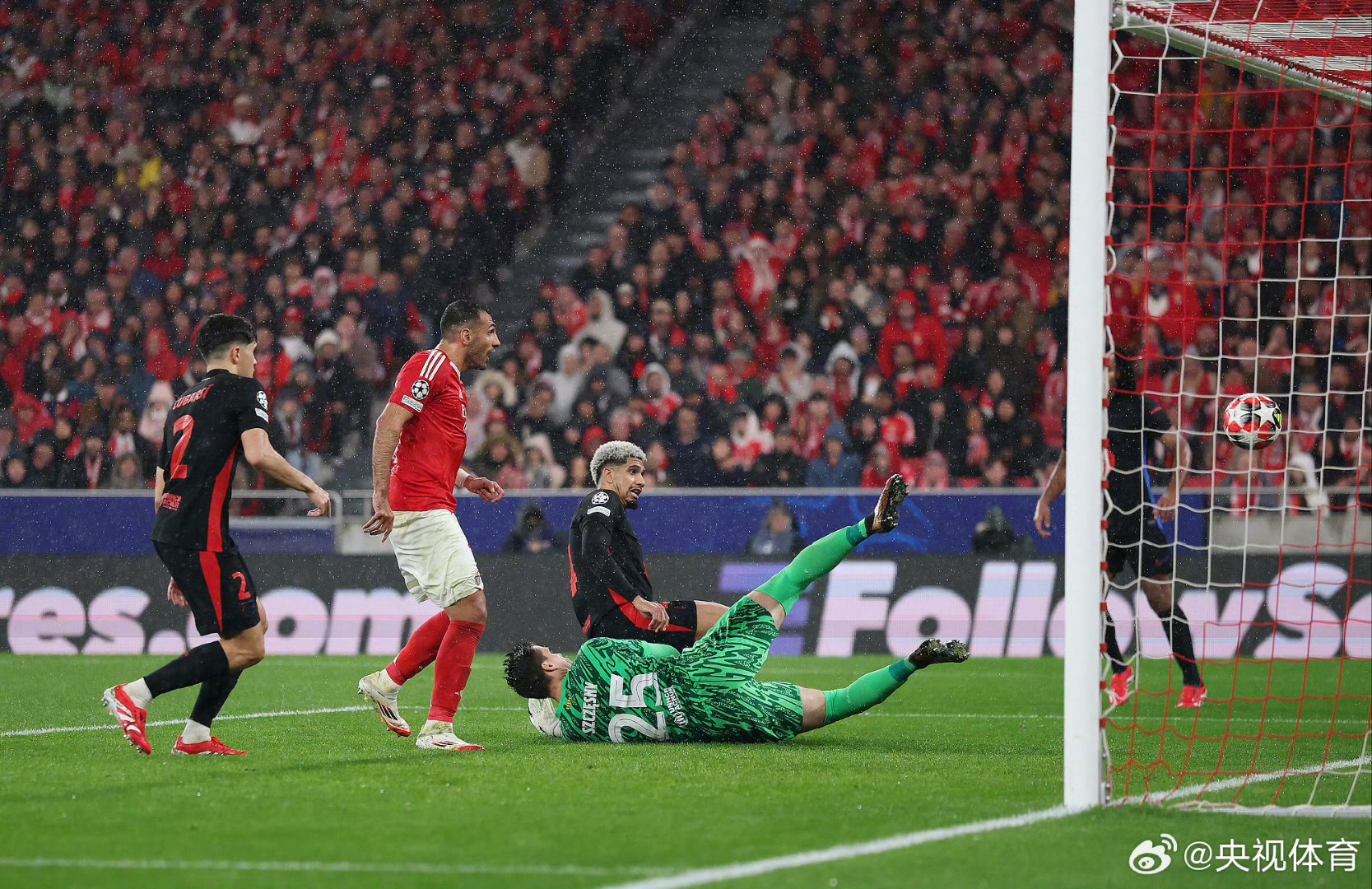 世俱杯直播-包含瓦伦西亚双杀对手,成功杀入欧冠下一轮的词条