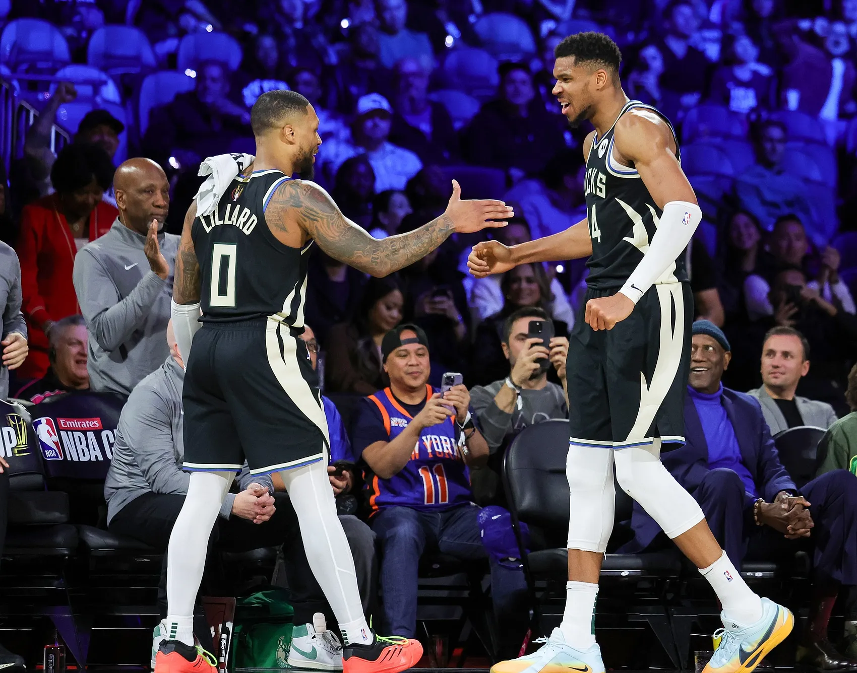 雄鹿队员考虑全力以赴,希望取得胜利 雄鹿队员考虑全力以赴,希望取得胜利