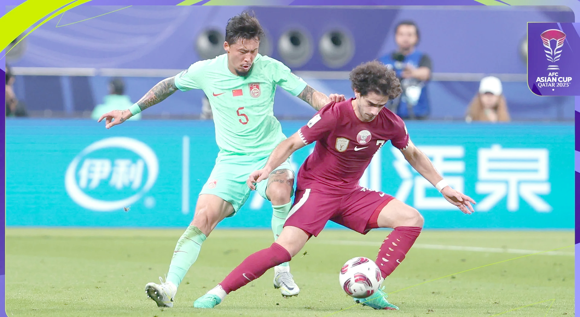 世俱杯改制-后卫球员关键防守助球队跻身国际足球赛