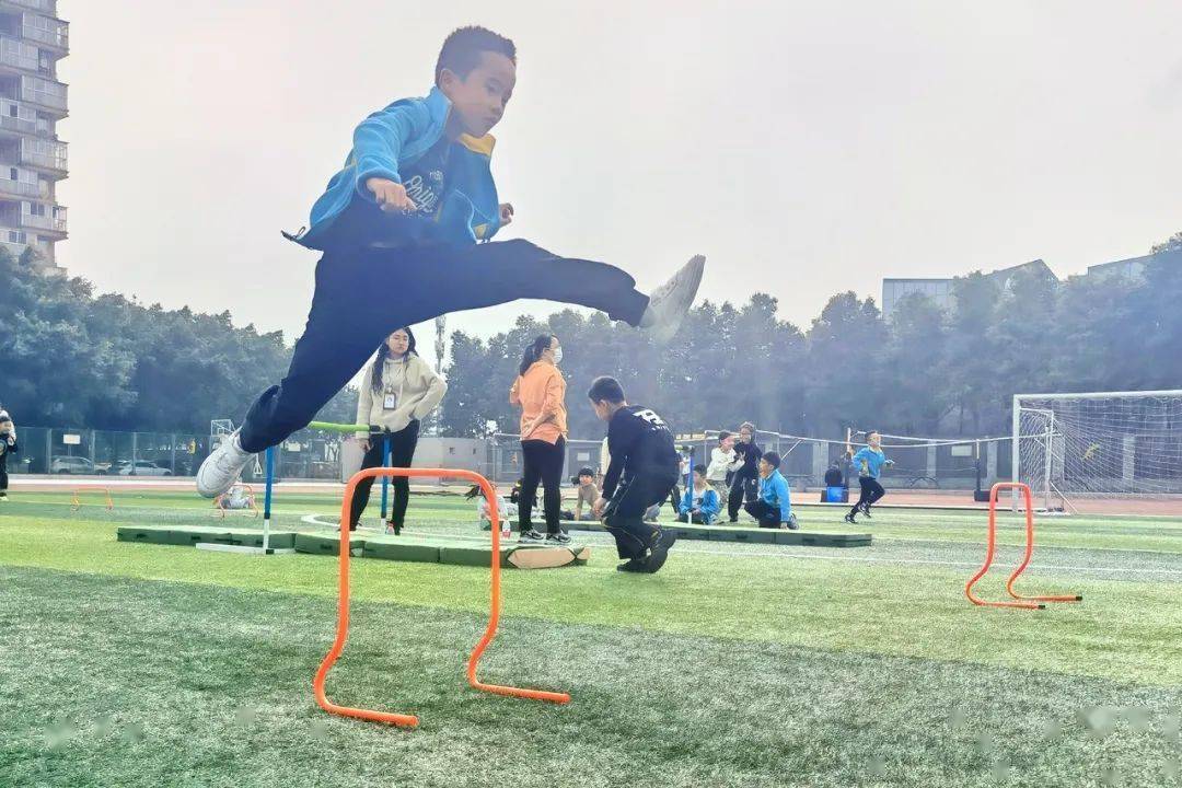 包含激情碰撞，铁血拼杀一触即发的词条