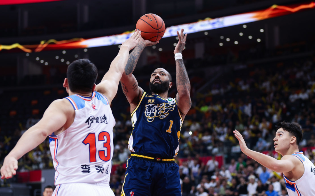 广东男篮击败福建,取得五连胜 广东男篮击败福建,取得五连胜