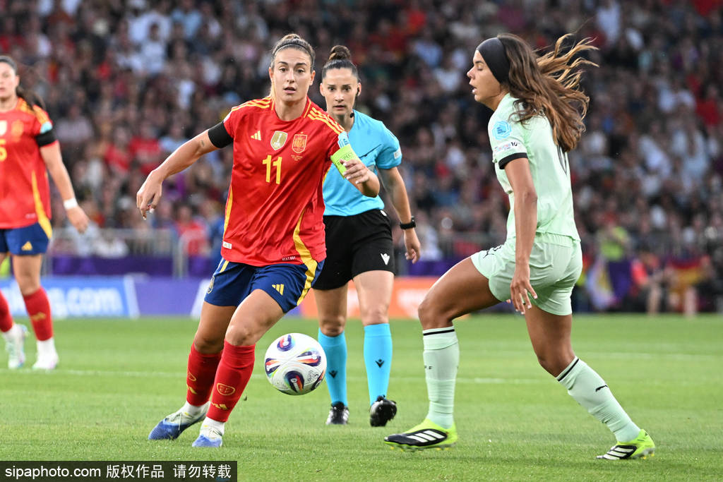 意大利女足队击败对手实现逆转