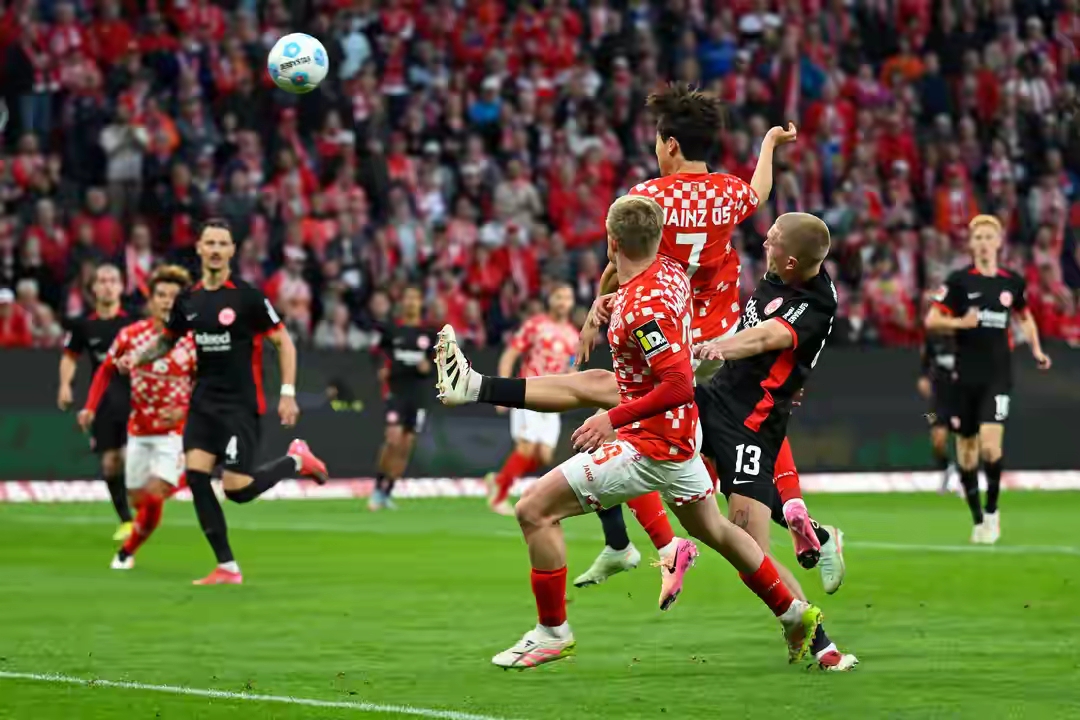 世俱杯决赛-美因茨客场对阵法兰克福,实力对比悬殊