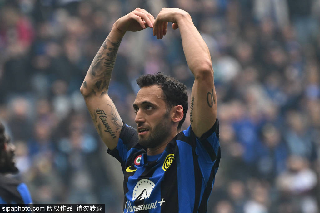 巴黎险胜小组领跑形势混乱对手顽强 巴黎险胜小组领跑形势混乱对手顽强