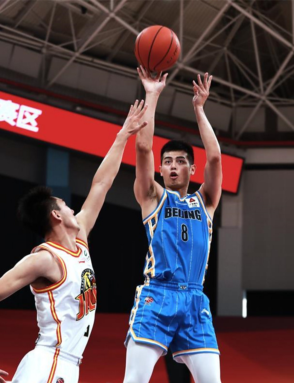 世俱杯冠军-北京首钢队换帅后备战故乡江苏队