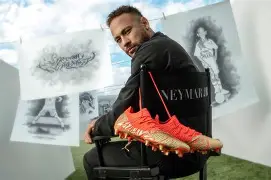 Bordeaux球员换上颜色鞋带