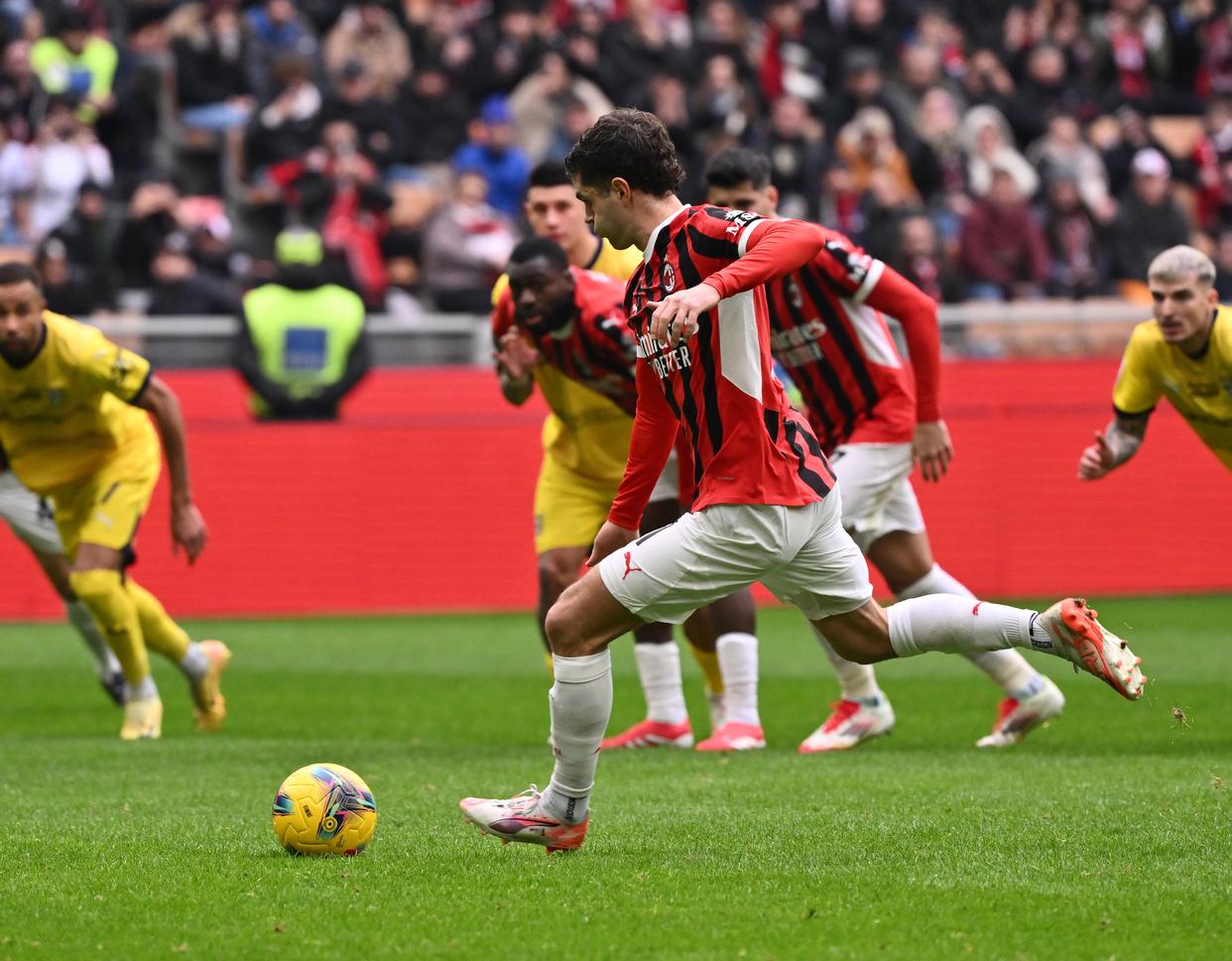 意甲赛场激情:AC米兰大胜对手 意甲赛场激情:AC米兰大胜对手