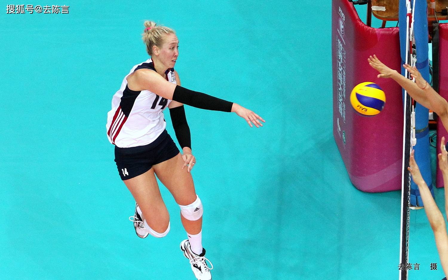 世俱杯官网-美国排球队靠实力夺得女子团体赛金牌