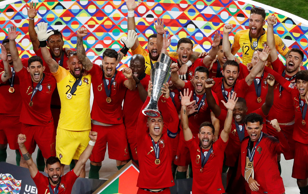 双方实力对比,经过激烈角逐分出胜负 双方实力对比,经过激烈角逐分出胜负