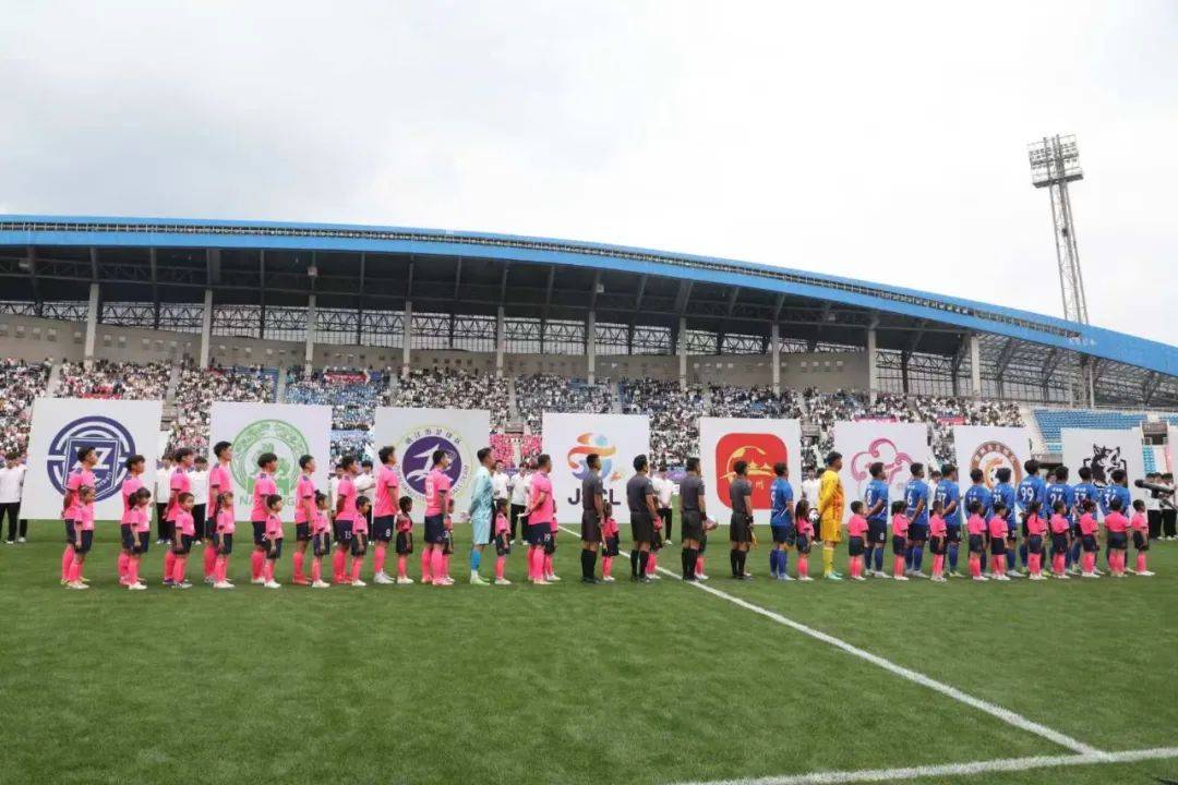 破费迪南队主场告捷,重上榜首 破费迪南队主场告捷,重上榜首