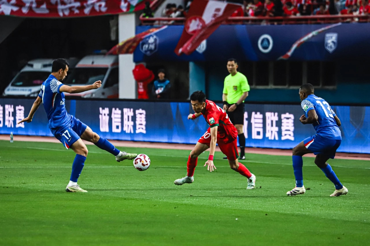 世俱杯直播-河南队全力以赴，拼尽全力角逐比赛