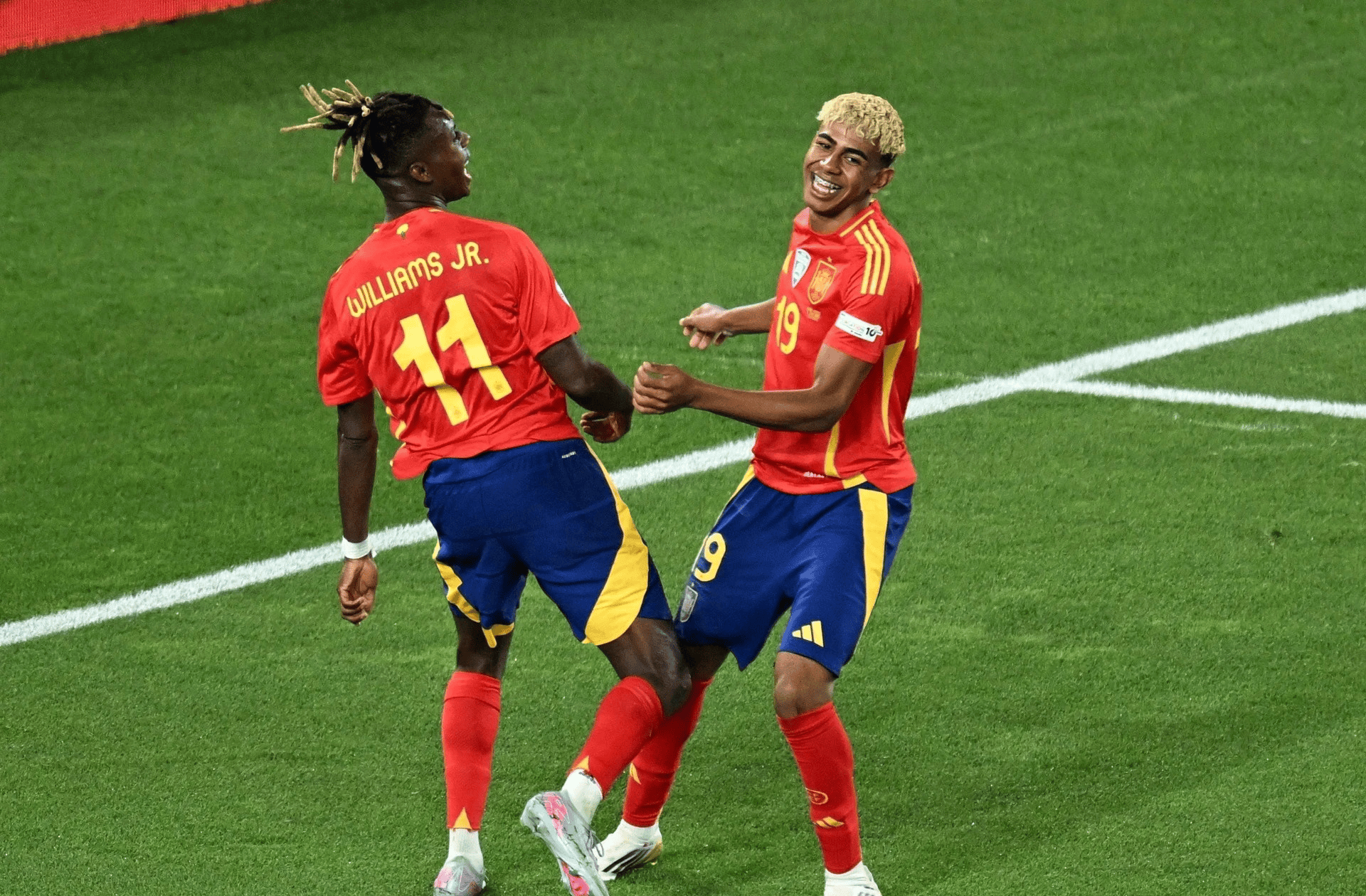 包含洪都拉斯击败波拉那，晋级欧国联半决赛的词条