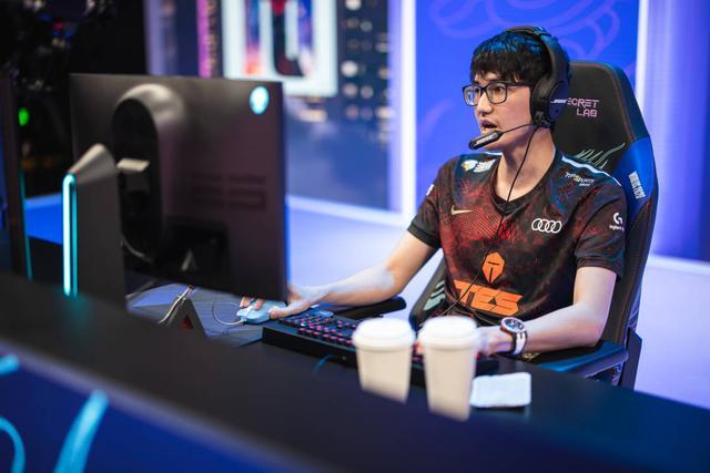 DRX轻取EG，Bin团战一打五强强对话入围赛，成为赛场最大亮点