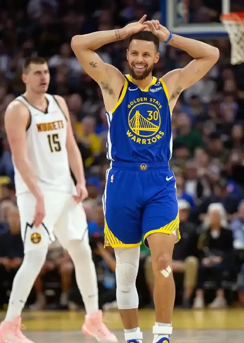 世俱杯决赛-勇士轻取快船,库里陷入高效狂热状态