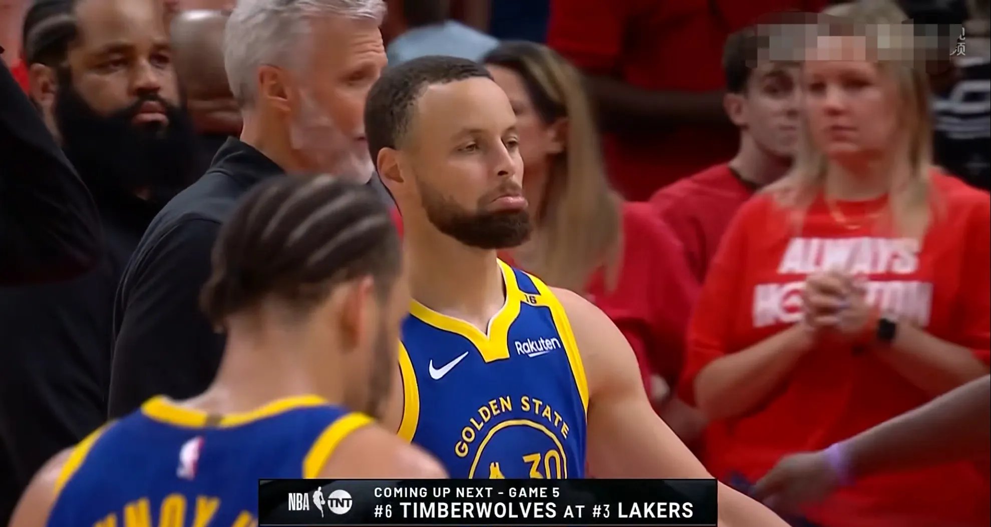 勇士轻取快船,库里陷入高效狂热状态 勇士轻取快船,库里陷入高效狂热状态