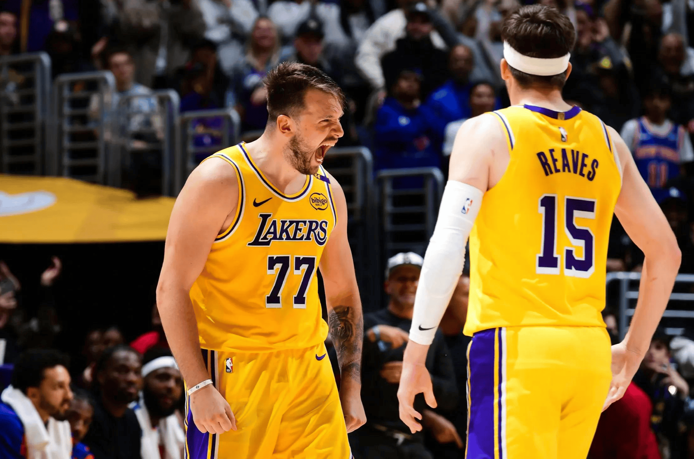 NBA常规赛:湖人战胜尼克斯,取得五连胜 NBA常规赛:湖人战胜尼克斯,取得五连胜