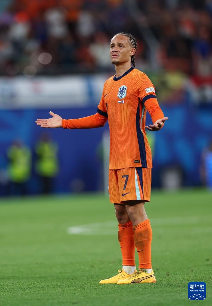 荷兰队发挥不佳赛后球员进行集中训练