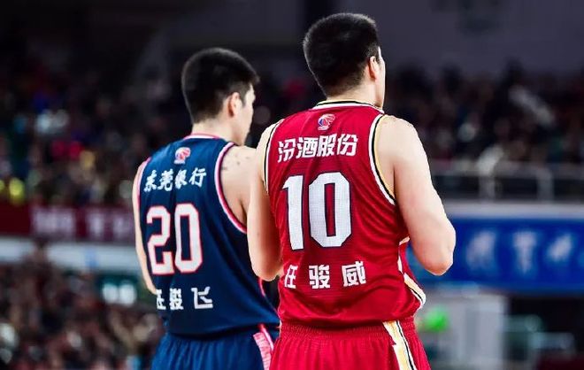 深圳队逆转鹈鹕，王哲林扛起全队