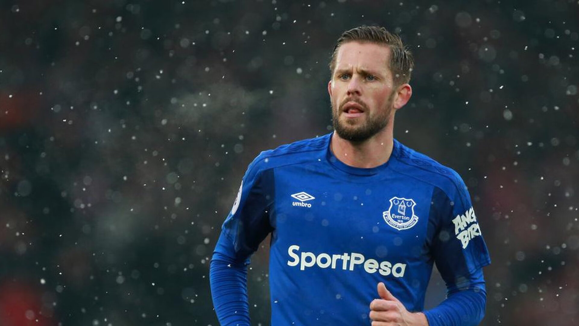 壮丽暮色的淬炼，班凯罗在聚光灯下，一手执棋却终见棋局倾覆